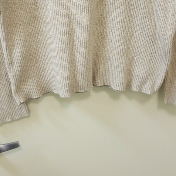 turtleneck - Picture 2 of 3